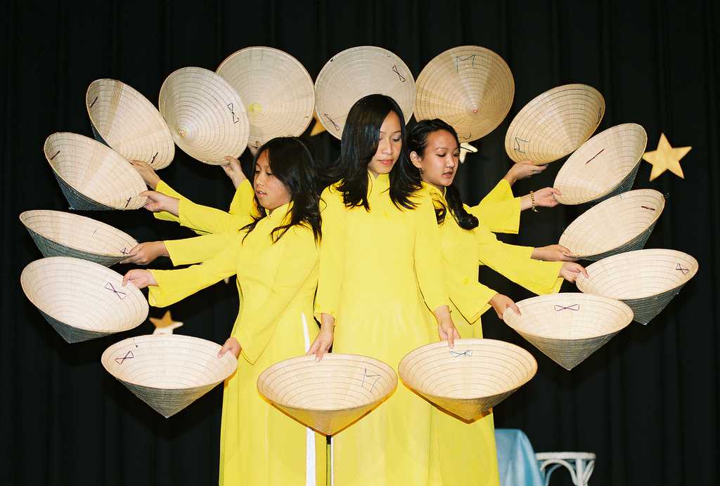 越南文化、帽子跳舞