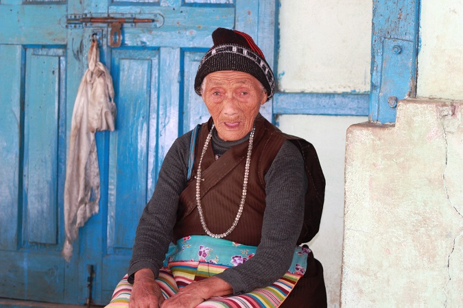 100岁Monpa女士近Lumla,不丹边境附近