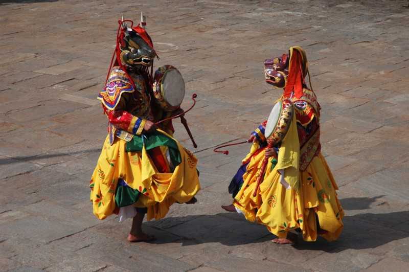 Drametse Ngacham，在不丹跳舞