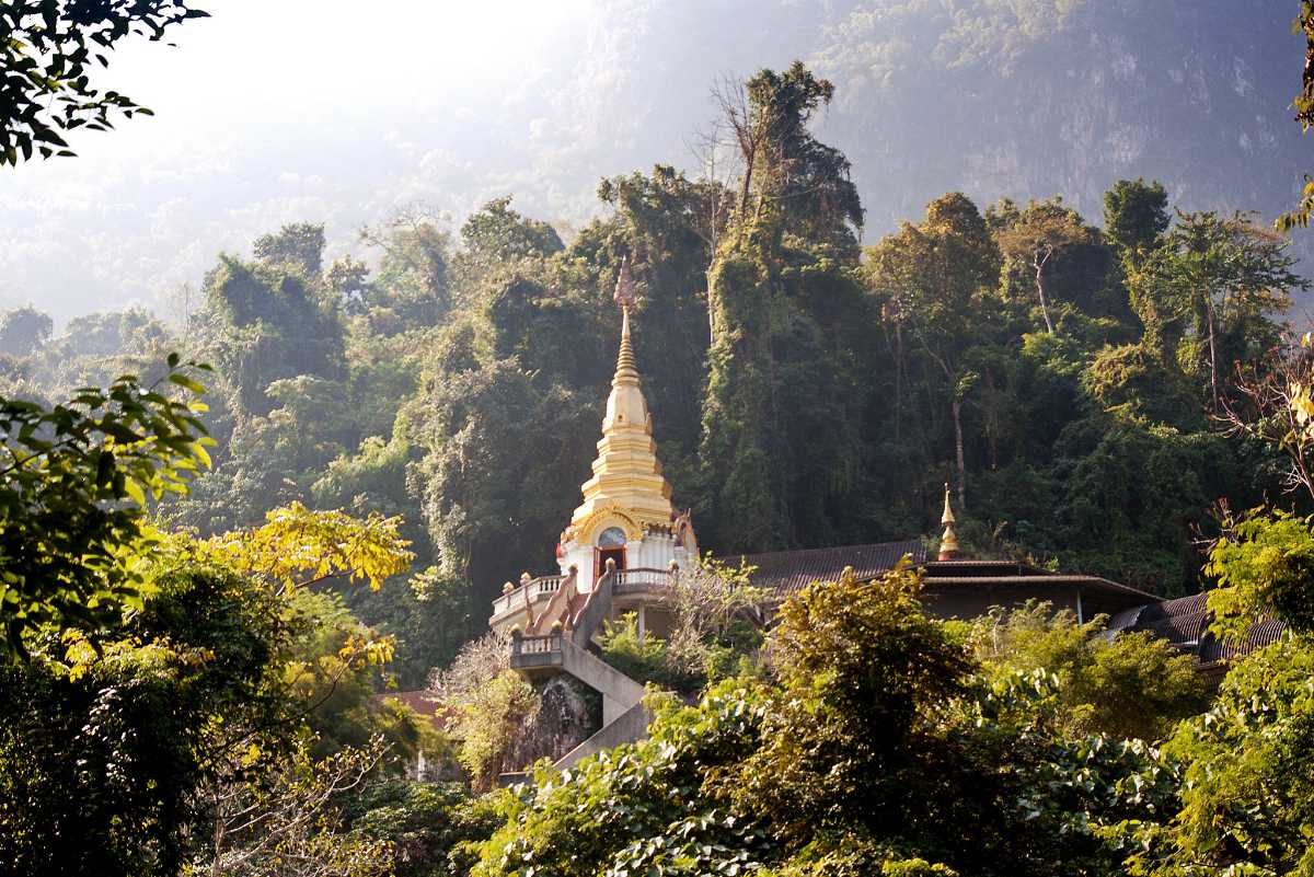Wat Tham Pha Plong，泰国寺庙