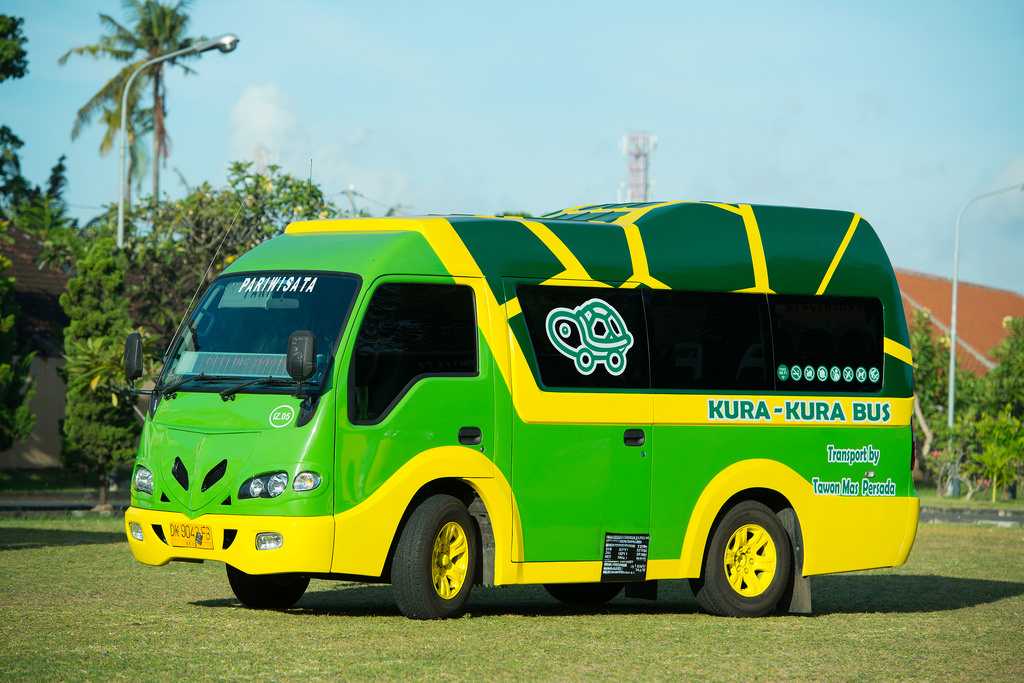 穿梭巴士，在巴厘岛通勤