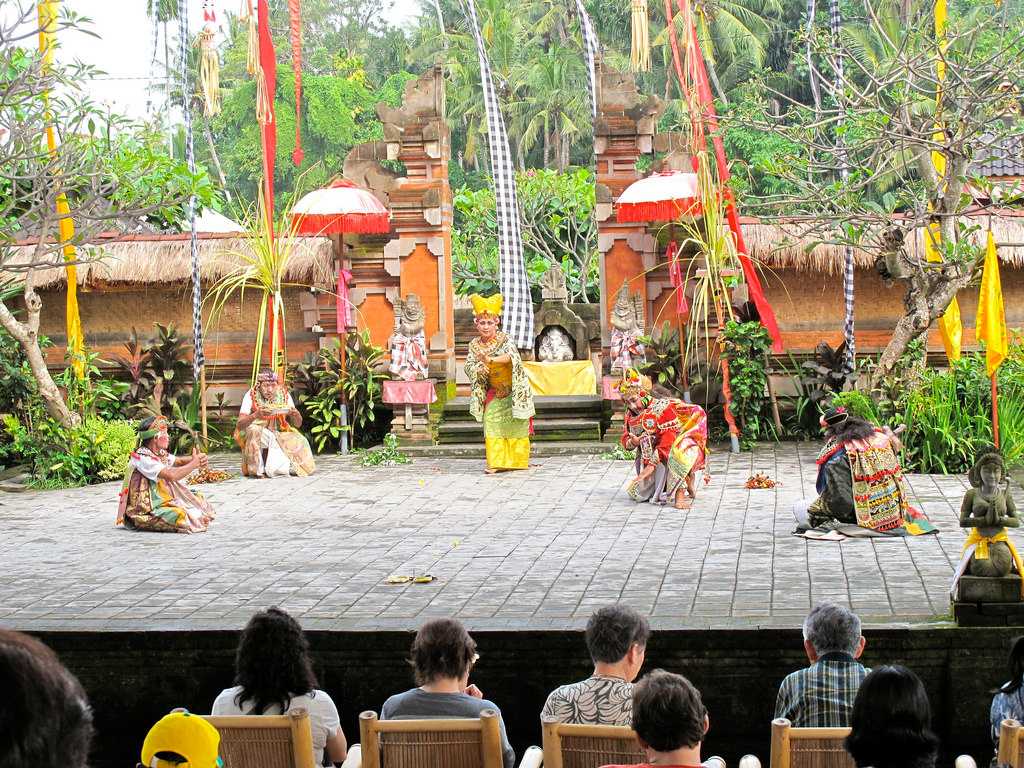 在巴厘岛度蜜月，巴厘岛文化
