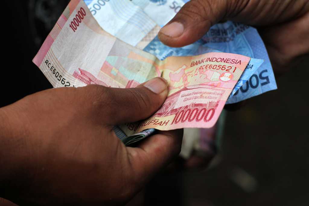 货币兑换在巴厘岛，印尼卢比雅