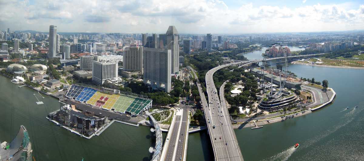 从新加坡金沙天空公园观景台观看