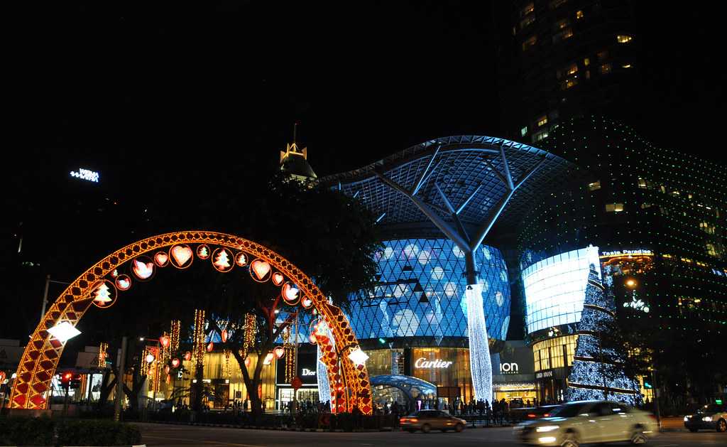 乌节路是新加坡最受欢迎的大道和景观。