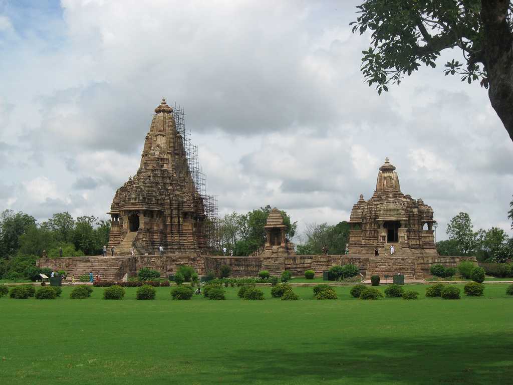 季风季节，Khajuraho，寺庙