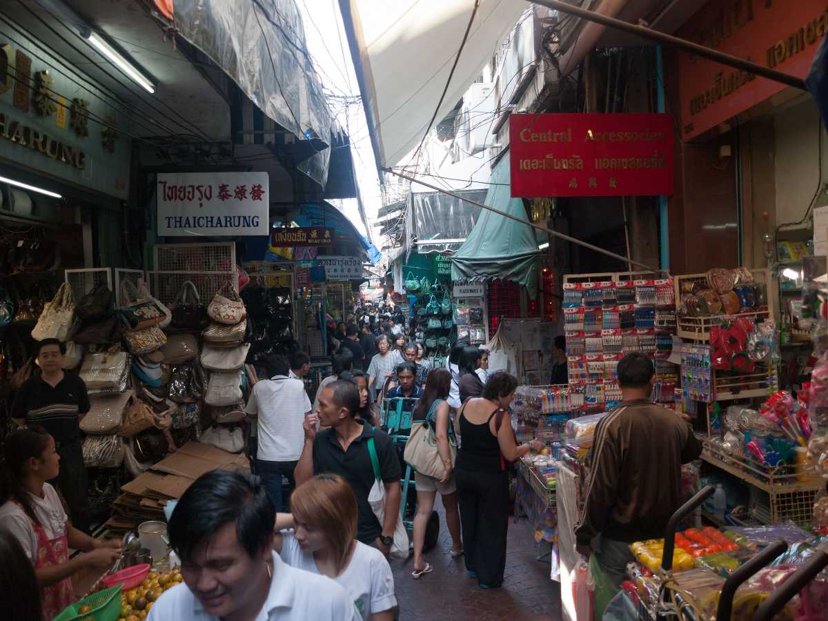 曼谷唐人街的巷子市场