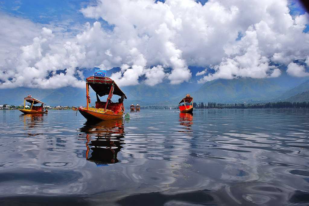 达尔湖，印度划船
