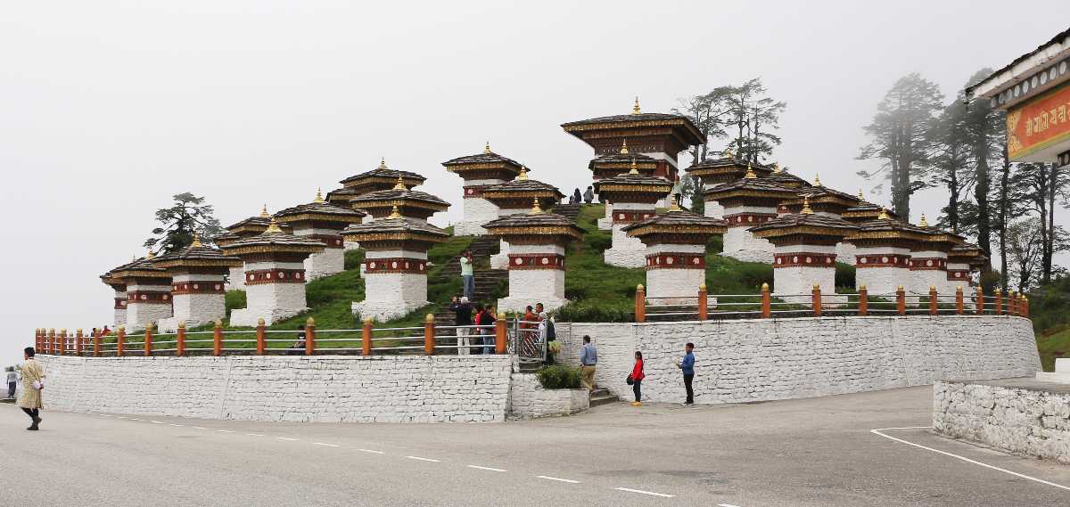108纪念碑Dochula通过不丹