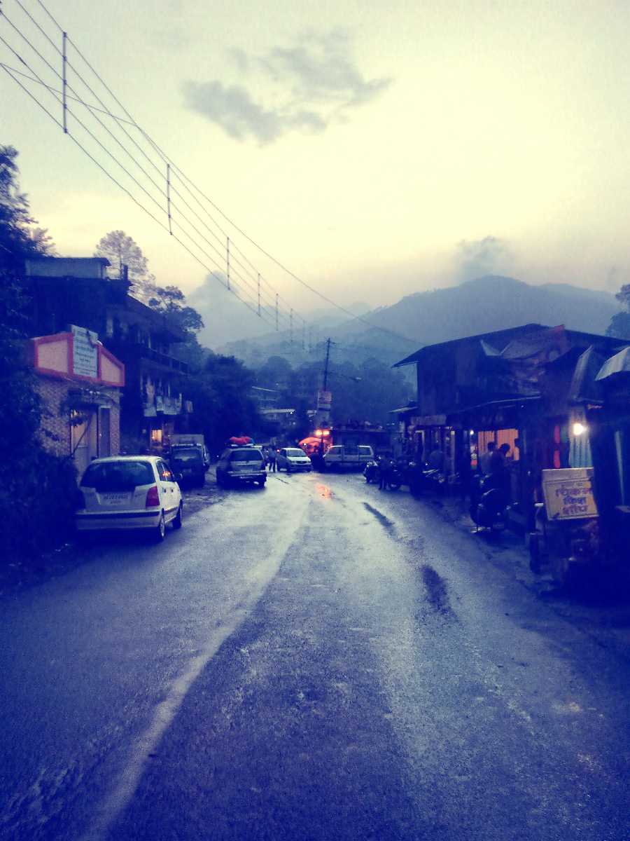 雨后的Nainital路