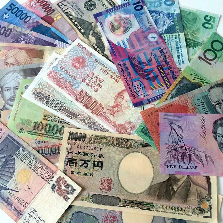 货币兑换在巴厘岛，印尼卢比雅