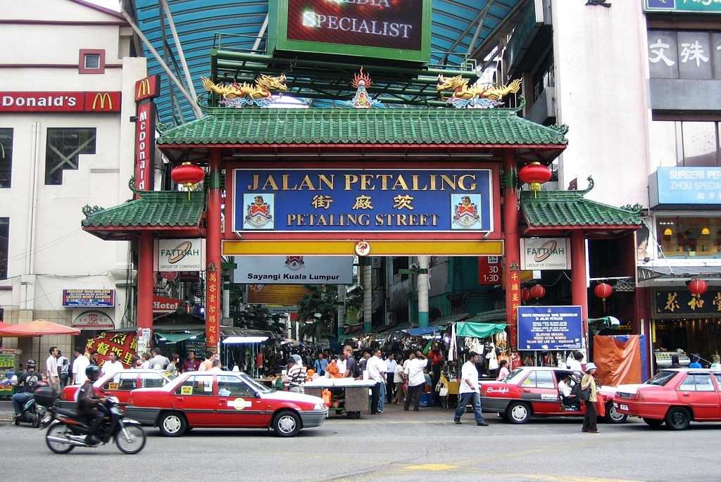 吉隆坡唐人街熙熙攘攘的街道