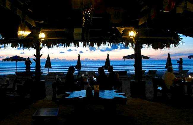 记忆的海滩酒吧