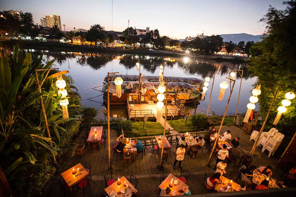 河边的酒吧在泰国清迈