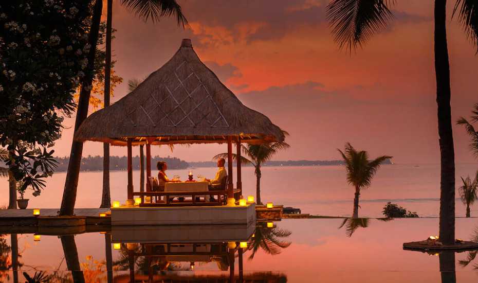 巴厘岛蜜月，日落时分的浪漫约会